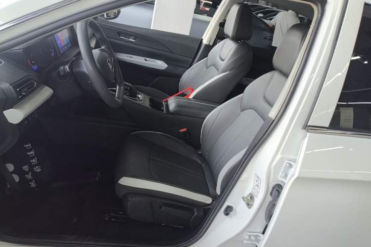 Used Dongfeng Aeolus E70 2023 400H Battery-Swap Rental Version Left Front Seat