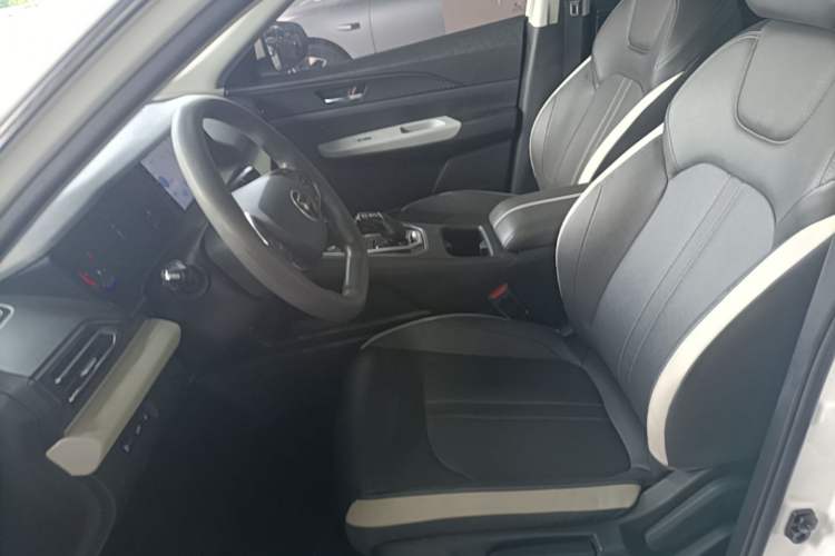 Used Dongfeng Aeolus E70 2023 400H Battery-Swap Rental Version Left Front Seat