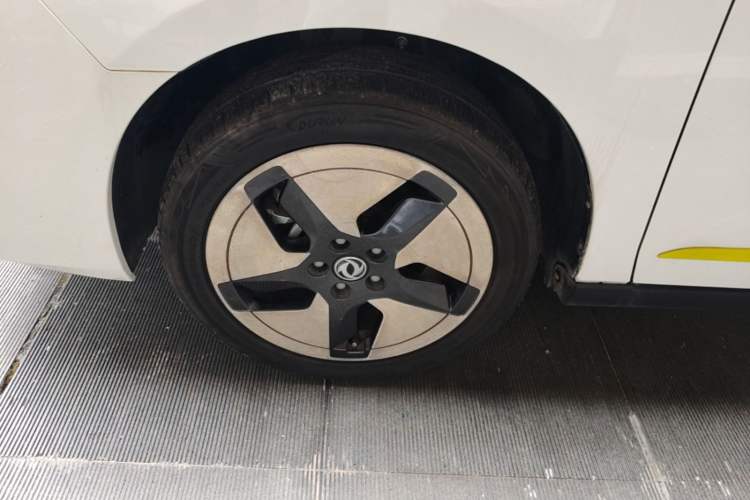 Used Dongfeng Aeolus E70 2023 Revised PRO Smart Drive Version Left Front Wheel Hub