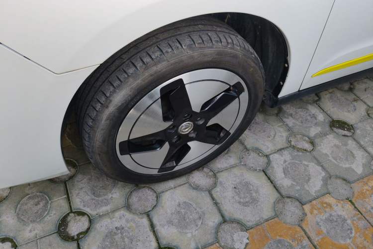 Used Dongfeng Aeolus E70 2023 Revised PRO Smart Drive Version Left Front Wheel Hub