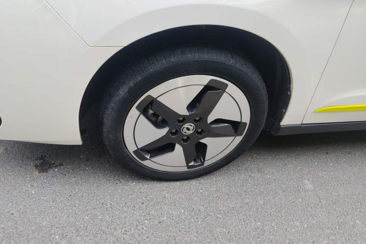 Used Dongfeng Aeolus E70 2023 Revised PRO Smart Drive Version Left Front Wheel Hub