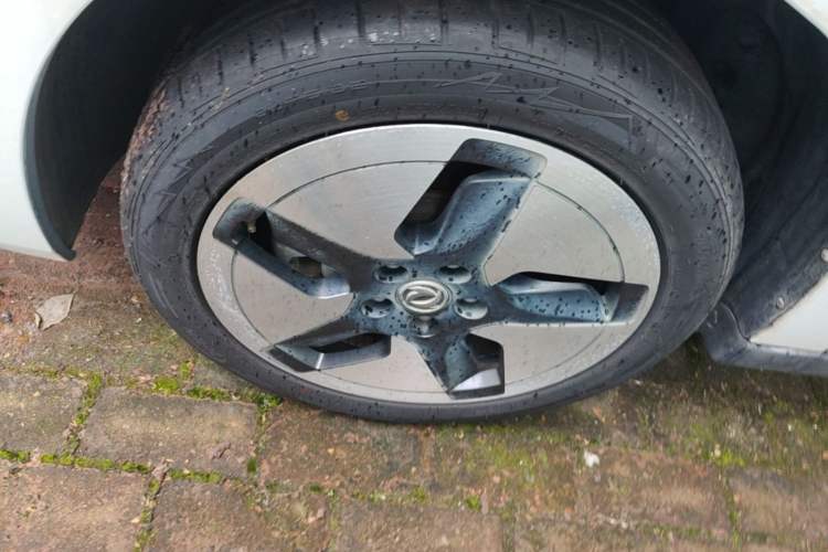 Used Dongfeng Aeolus E70 2023 Revised PRO Smart Drive Version Left Front Wheel Hub