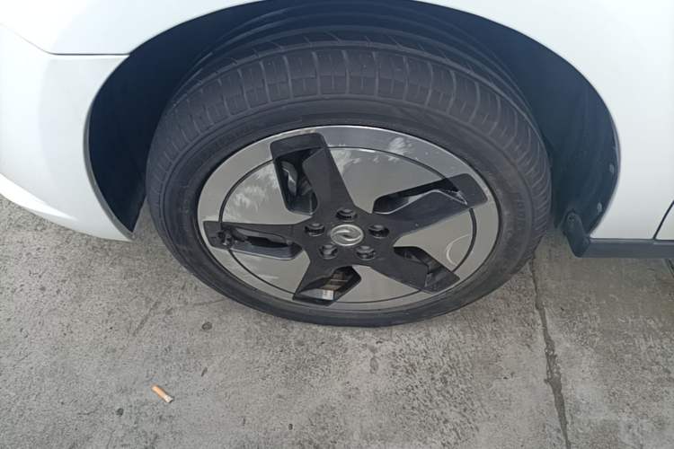Used Dongfeng Aeolus E70 2023 400H Battery-Swap Rental Version Left Front Wheel Hub