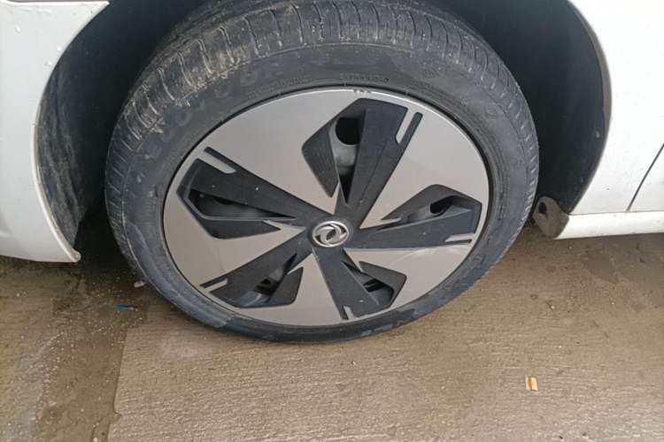 Used Dongfeng Aeolus E70 2023 Revised PRO Smart Drive Version Left Front Wheel Hub