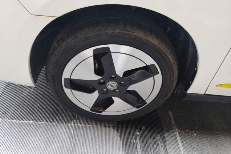 Used Dongfeng Aeolus E70 2023 Revised PRO Smart Drive Version Left Front Wheel Hub