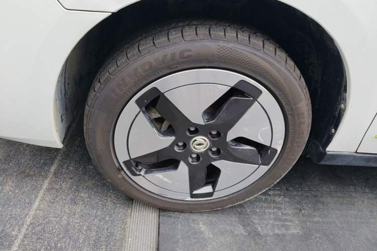 Used Dongfeng Aeolus E70 2023 Revised PRO Smart Drive Version Left Front Wheel Hub