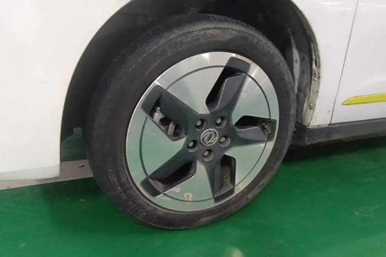 Used Dongfeng Aeolus E70 2023 Revised PRO Smart Drive Version Left Front Wheel Hub