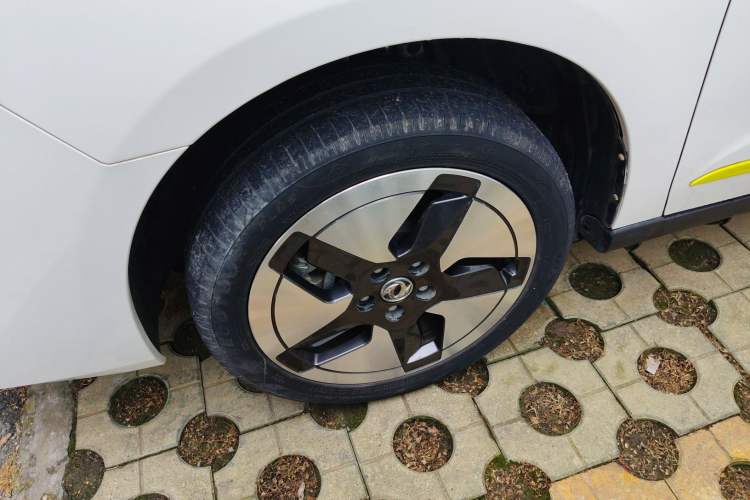 Used Dongfeng Aeolus E70 2023 Revised PRO Smart Drive Version Left Front Wheel Hub