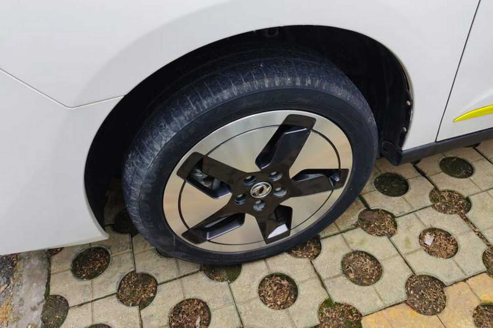 Used Dongfeng Aeolus E70 2023 Revised PRO Smart Drive Version Left Front Wheel Hub