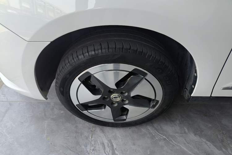 Used Dongfeng Aeolus E70 2023 400H Battery-Swap Rental Version Left Front Wheel Hub
