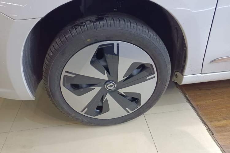 Used Dongfeng Aeolus E70 2023 500 Smart Version Lithium Iron Phosphate 48.6 kWh 110 kW Left Front Wheel Hub