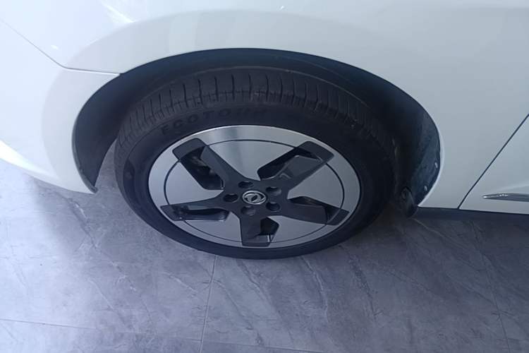 Used Dongfeng Aeolus E70 2023 400H Battery-Swap Rental Version Left Front Wheel Hub