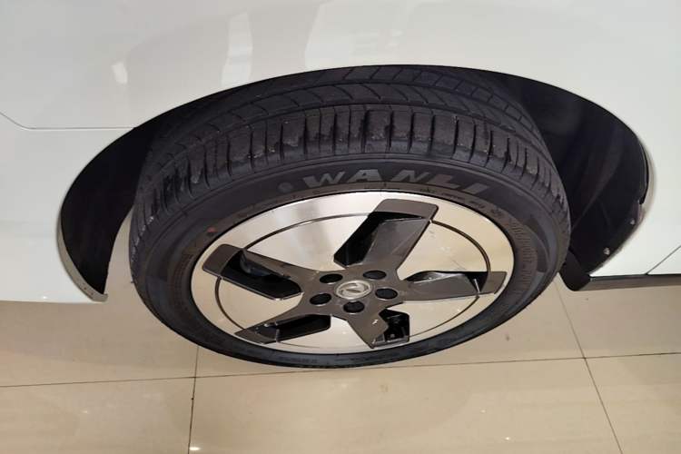 Used Dongfeng Aeolus E70 2023 Revised PRO Smart Drive Version Left Front Wheel Hub