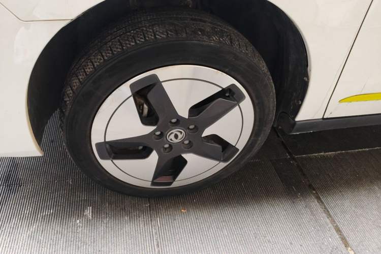 Used Dongfeng Aeolus E70 2023 Revised PRO Smart Drive Version Left Front Wheel Hub