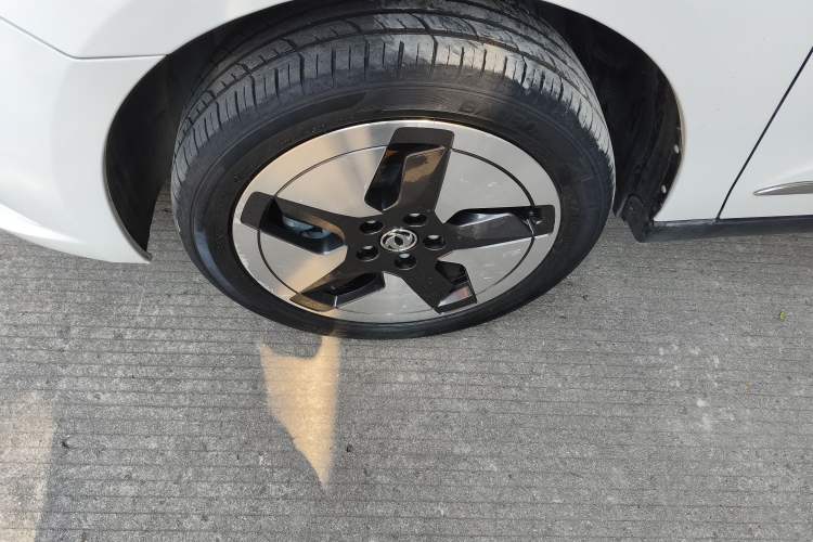 Used Dongfeng Aeolus E70 2023 400H Battery-Swap Rental Version Left Front Wheel Hub