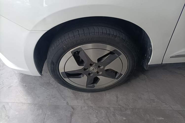 Used Dongfeng Aeolus E70 2023 400H Battery-Swap Rental Version Left Front Wheel Hub