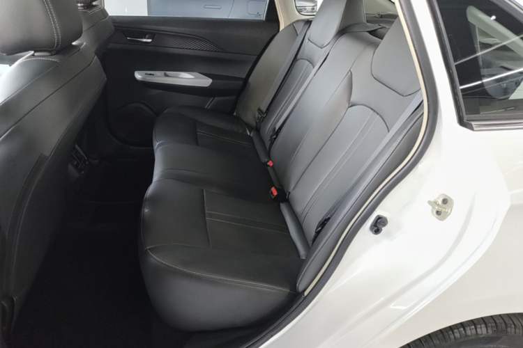 Used Dongfeng Aeolus E70 2023 400H Battery-Swap Rental Version Left Rear Seat