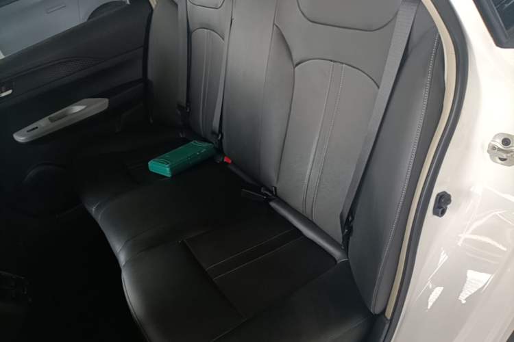 Used Dongfeng Aeolus E70 2023 400H Battery-Swap Rental Version Left Rear Seat