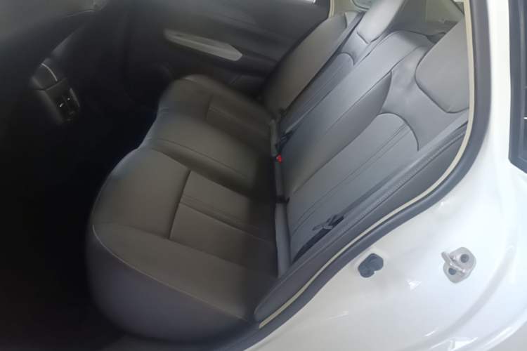Used Dongfeng Aeolus E70 2023 400H Battery-Swap Rental Version Left Rear Seat
