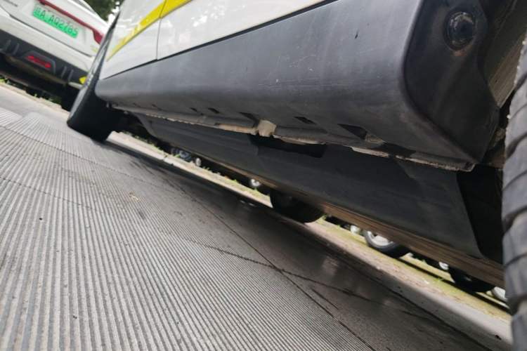 Used Dongfeng Aeolus E70 2023 Revised PRO Smart Drive Version Left Side Sill