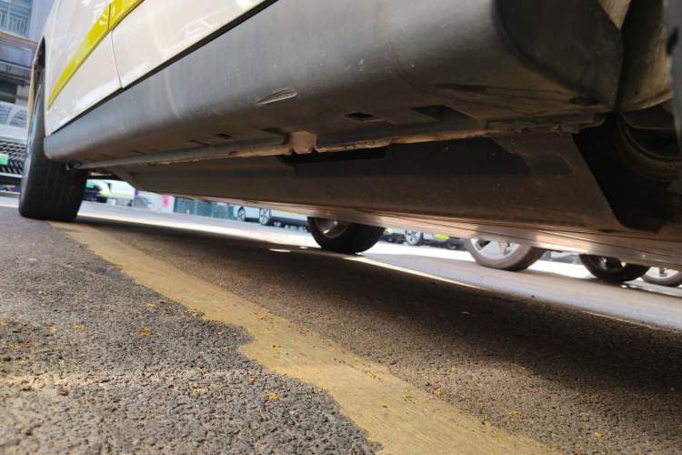 Used Dongfeng Aeolus E70 2023 Revised PRO Smart Drive Version Left Side Sill