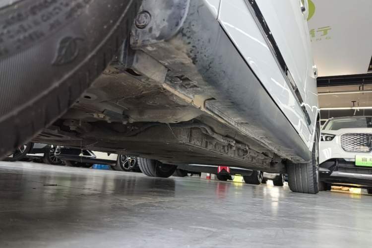 Used Dongfeng Aeolus E70 2023 400H Battery-Swap Rental Version Left Side Sill