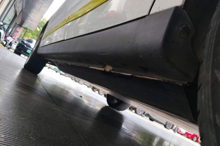 Used Dongfeng Aeolus E70 2023 Revised PRO Smart Drive Version Left Side Sill