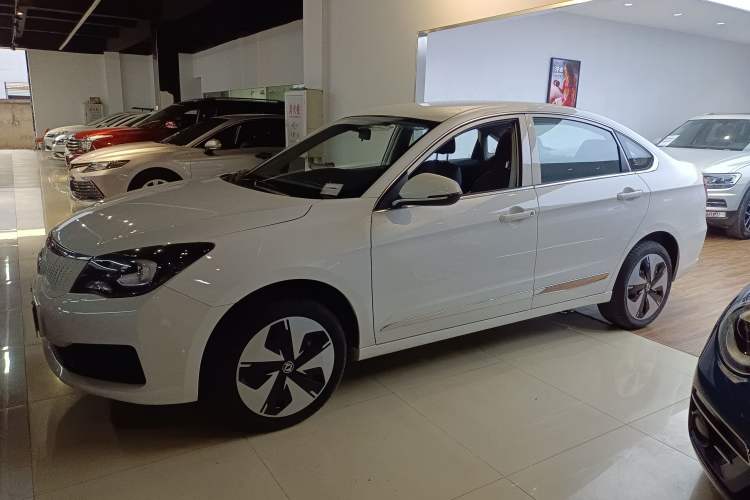 Used Dongfeng Aeolus E70 2023 500 Smart Version Lithium Iron Phosphate 48.6 kWh 110 kW Left Side