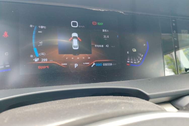 Used Dongfeng Aeolus E70 2023 500 Smart Version Lithium Iron Phosphate 48.6 kWh 110 kW Odometer Close Up