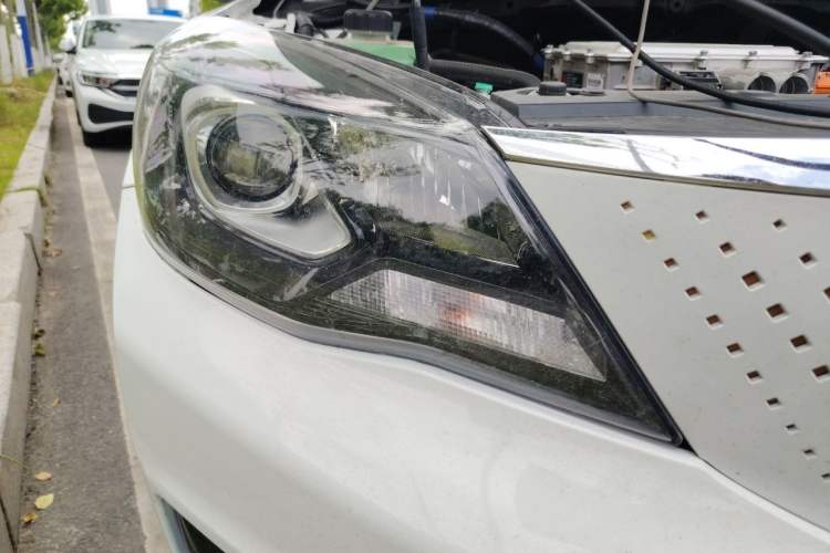 Used Dongfeng Aeolus E70 2023 500 Smart Version Lithium Iron Phosphate 48.6 kWh 110 kW Right Front Headlight