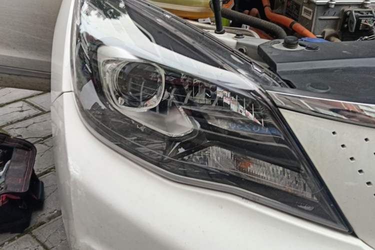 Used Dongfeng Aeolus E70 2023 400H Battery-Swap Rental Version Right Front Headlight