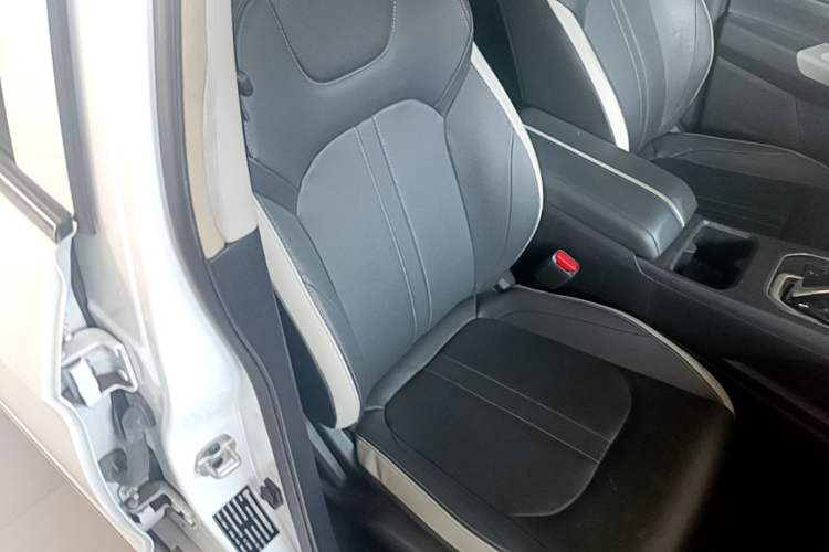 Used Dongfeng Aeolus E70 2023 360H Battery-Swap Version Right Front Seat
