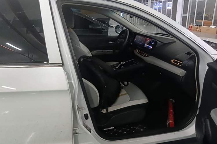 Used Dongfeng Aeolus E70 2023 Revised PRO Smart Drive Version Right Front Seat