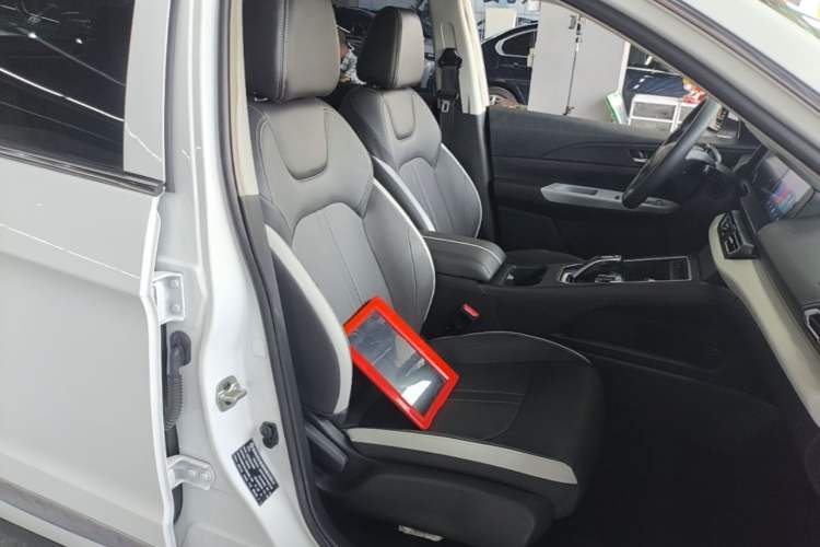 Used Dongfeng Aeolus E70 2023 400H Battery-Swap Rental Version Right Front Seat