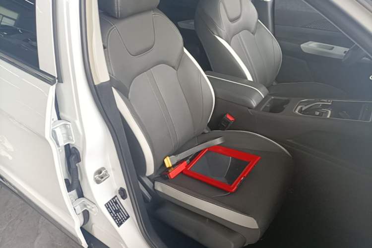 Used Dongfeng Aeolus E70 2023 400H Battery-Swap Rental Version Right Front Seat