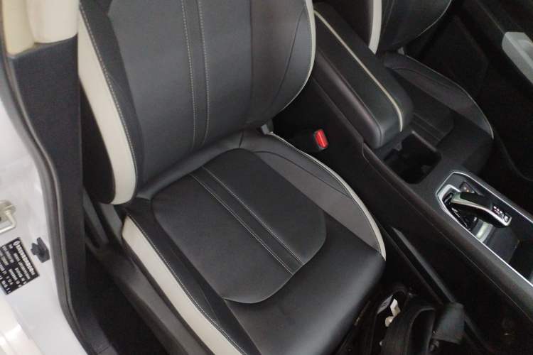 Used Dongfeng Aeolus E70 2023 500 Smart Edition Lithium Iron Phosphate 48.6 kWh 120 kW Right Front Seat
