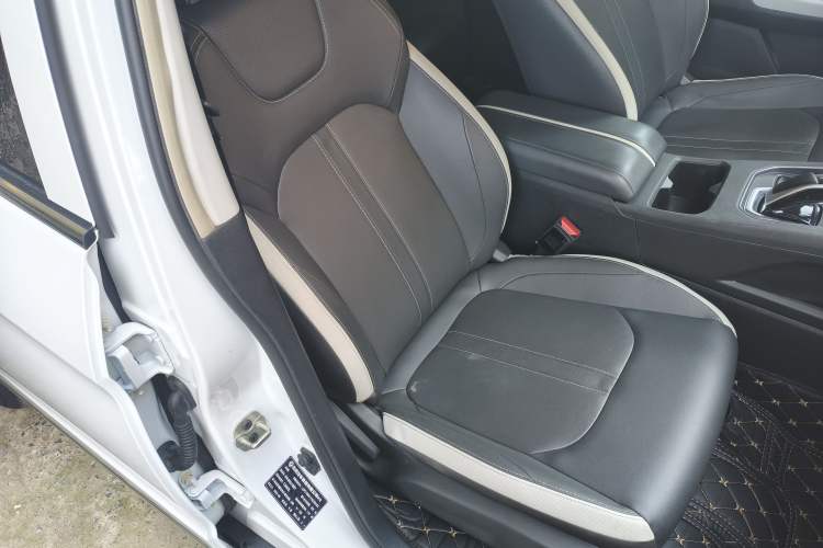 Used Dongfeng Aeolus E70 2023 400H Battery-Swap Rental Version Right Front Seat