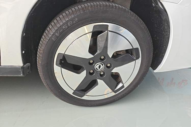 Used Dongfeng Aeolus E70 2023 Revised PRO Smart Drive Version Right Front Wheel Hub