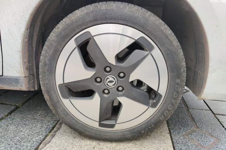 Used Dongfeng Aeolus E70 2023 400H Plug-in Hybrid Version Right Front Wheel Hub