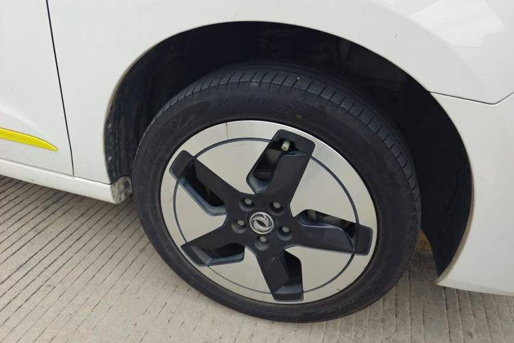 Used Dongfeng Aeolus E70 2023 Revised PRO Smart Drive Version Right Front Wheel Hub