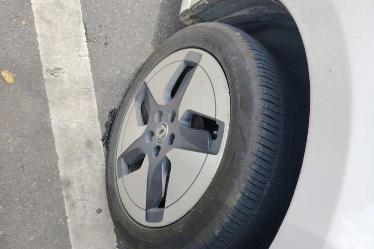 Used Dongfeng Aeolus E70 2023 500 Smart Version Lithium Iron Phosphate 48.6 kWh 110 kW Right Front Wheel Hub