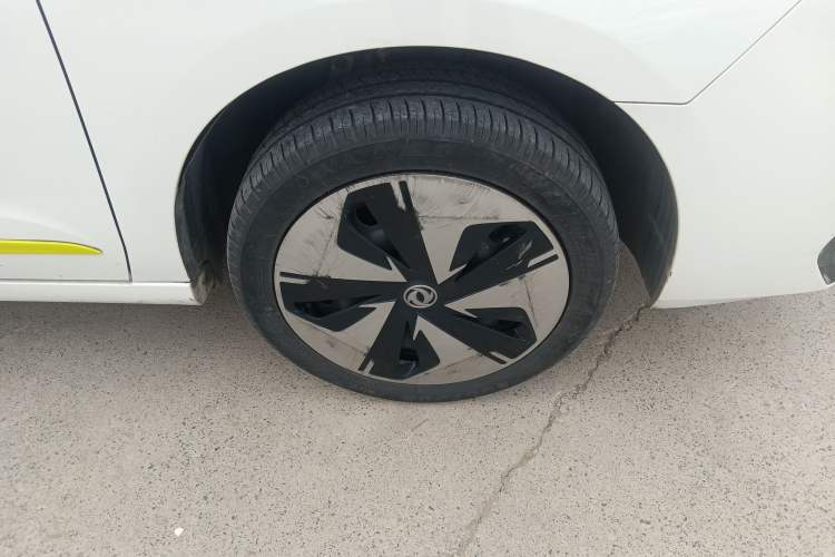 Used Dongfeng Aeolus E70 2023 PRO Smart Drive Edition Right Front Wheel Hub