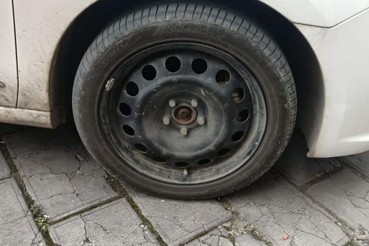 Used Dongfeng Aeolus E70 2023 400H Battery-Swap Rental Version Right Front Wheel Hub