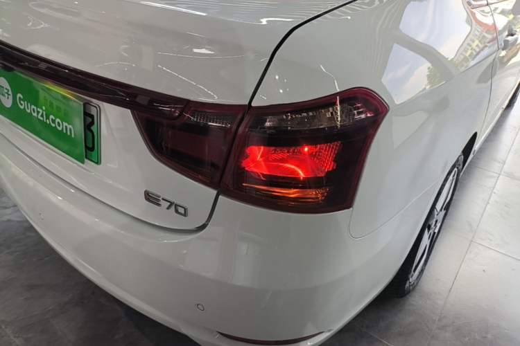 Used Dongfeng Aeolus E70 2023 400H Battery-Swap Rental Version Right Rear Taillight