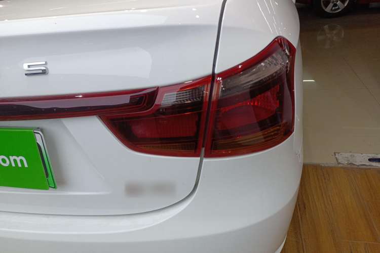 Used Dongfeng Aeolus E70 2023 500 Smart Version Lithium Iron Phosphate 48.6 kWh 110 kW Right Rear Taillight