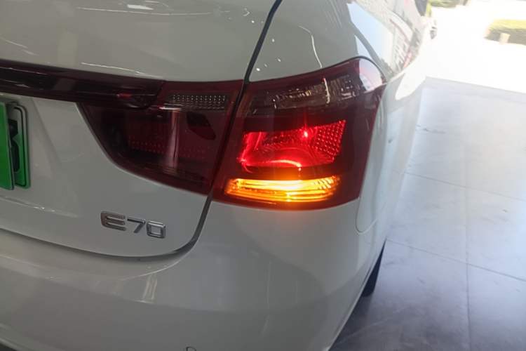 Used Dongfeng Aeolus E70 2023 400H Battery-Swap Rental Version Right Rear Taillight