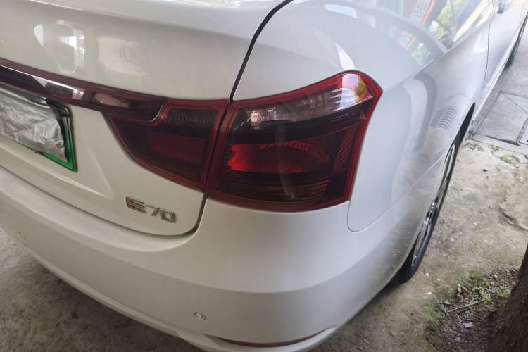 Used Dongfeng Aeolus E70 2023 400H Battery-Swap Rental Version Right Rear Taillight