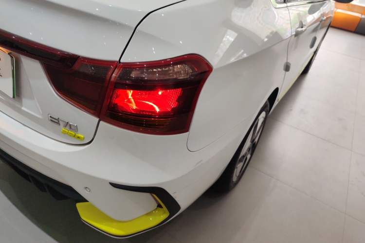 Used Dongfeng Aeolus E70 2023 PRO Smart Drive Edition Right Rear Taillight
