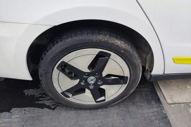 Used Dongfeng Aeolus E70 2023 Revised PRO Smart Drive Version Right Rear Wheel Hub
