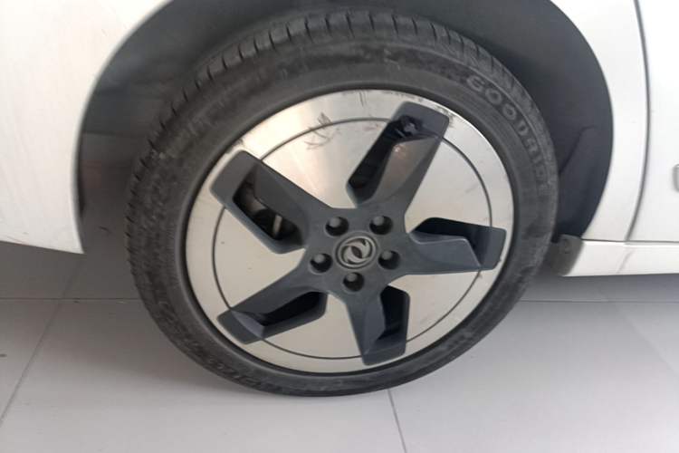 Used Dongfeng Aeolus E70 2023 360H Battery-Swap Version Right Rear Wheel Hub